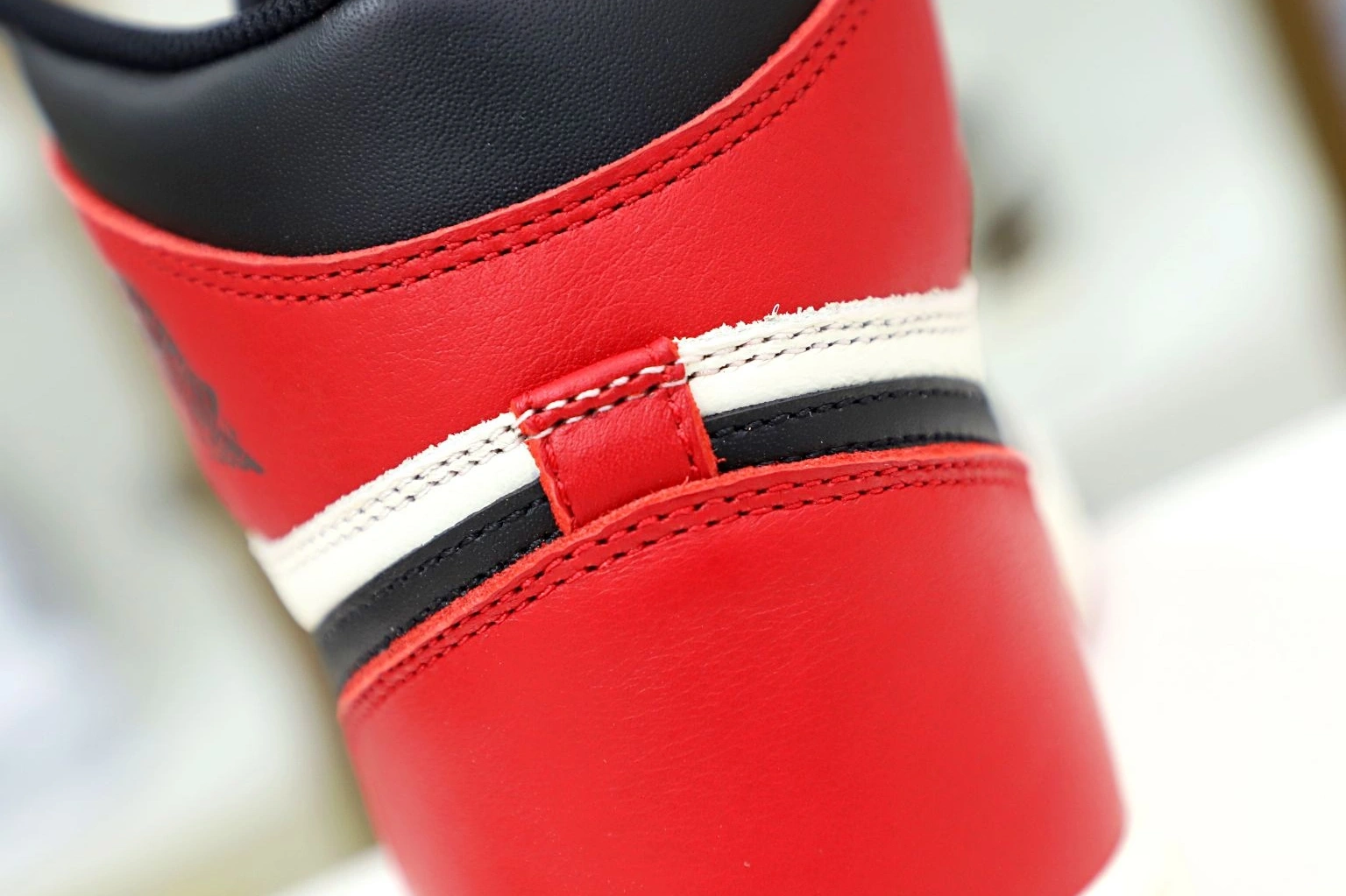 TOE' JORDAN 1 OG AIR RETRO 'BRED HIGH 0204